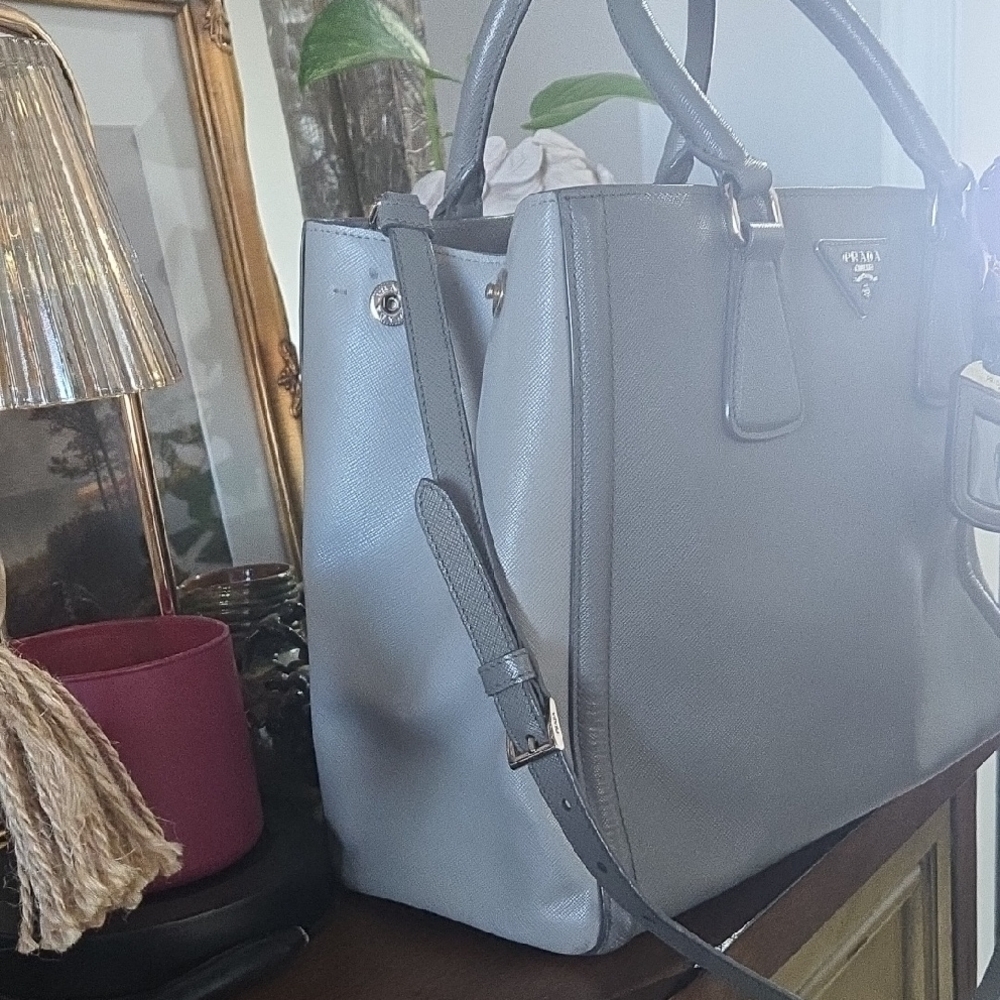 Trade... Do Not Buy Prada Galleria Saffiano leather tote in Two-tone grey - Picture 3 of 15